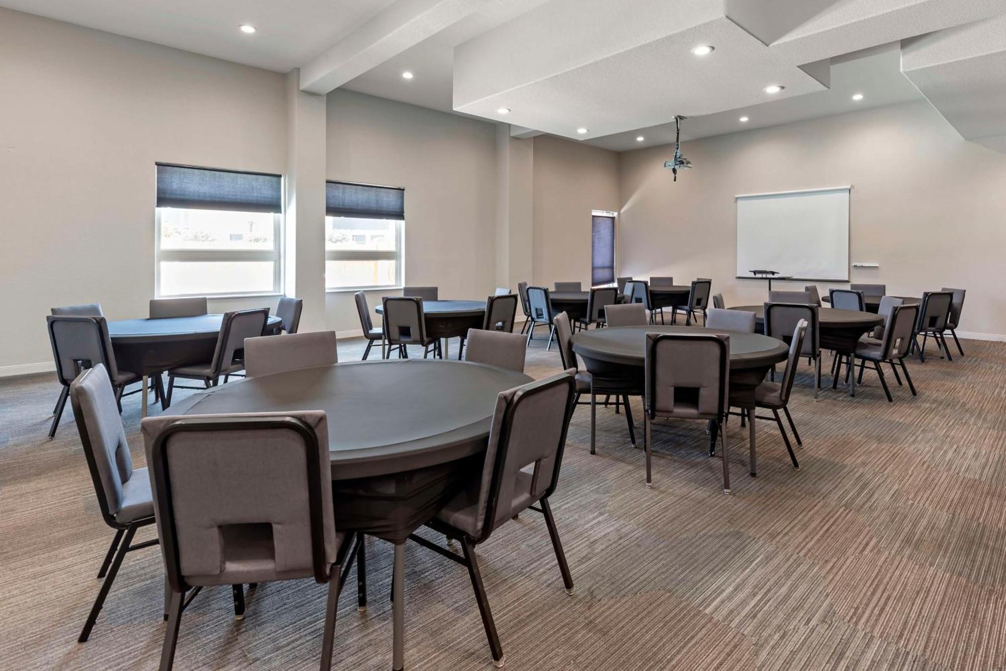 Western Inn&suites