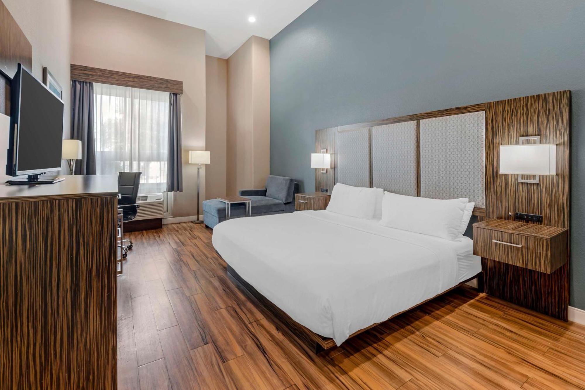 Western Inn&suites