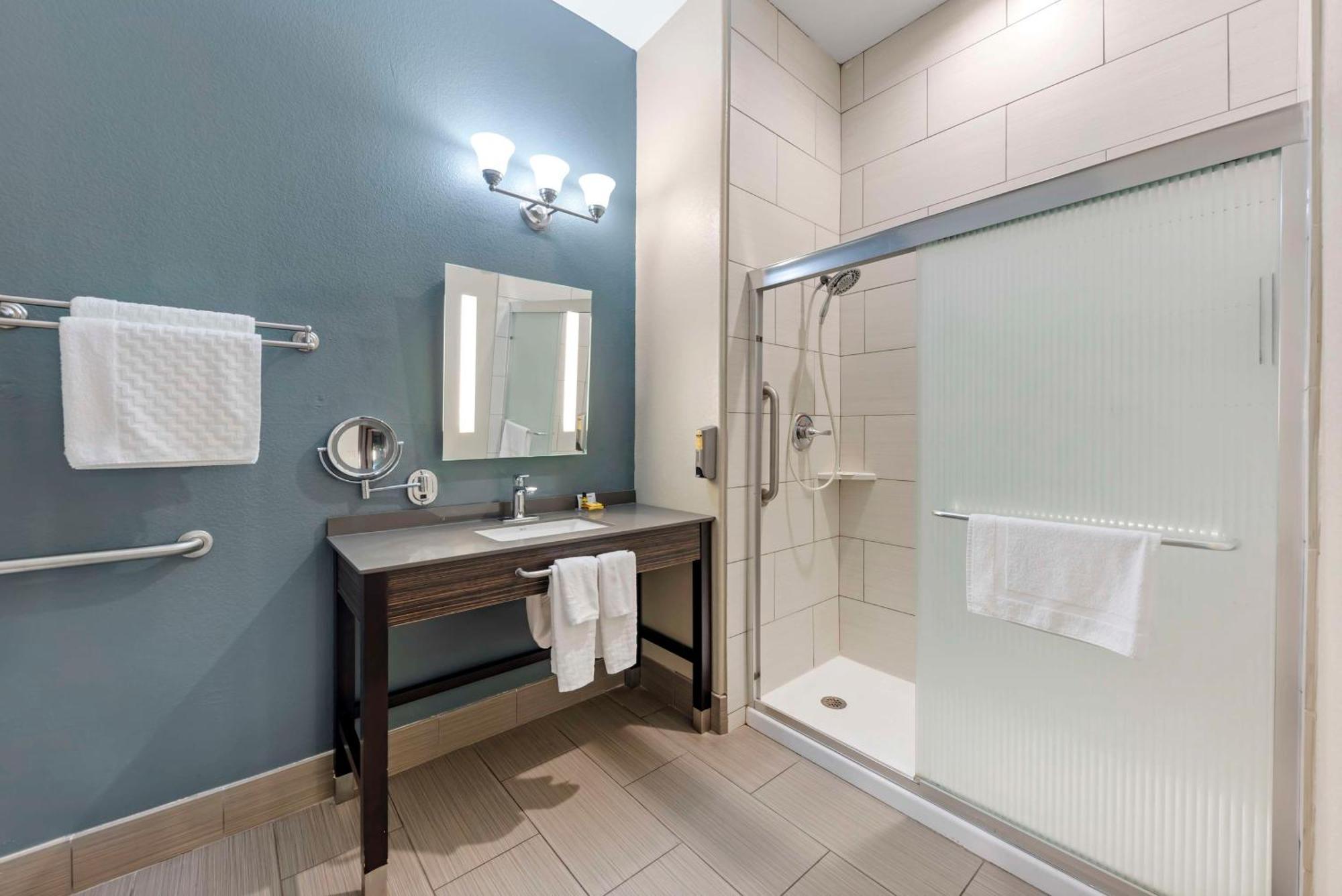 Western Inn&suites