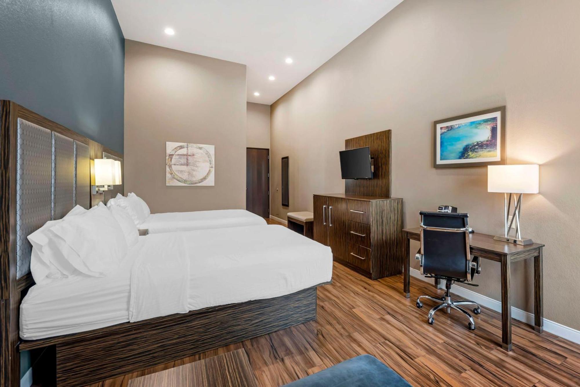 Western Inn&suites Hotel